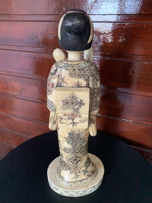 Винтидж китайска фигура от кост, 33 см,1960-70г.