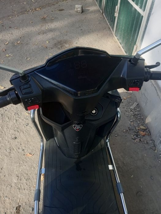 Скутер сотилади холати зор