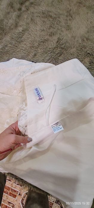 Бяла рокля до коляното