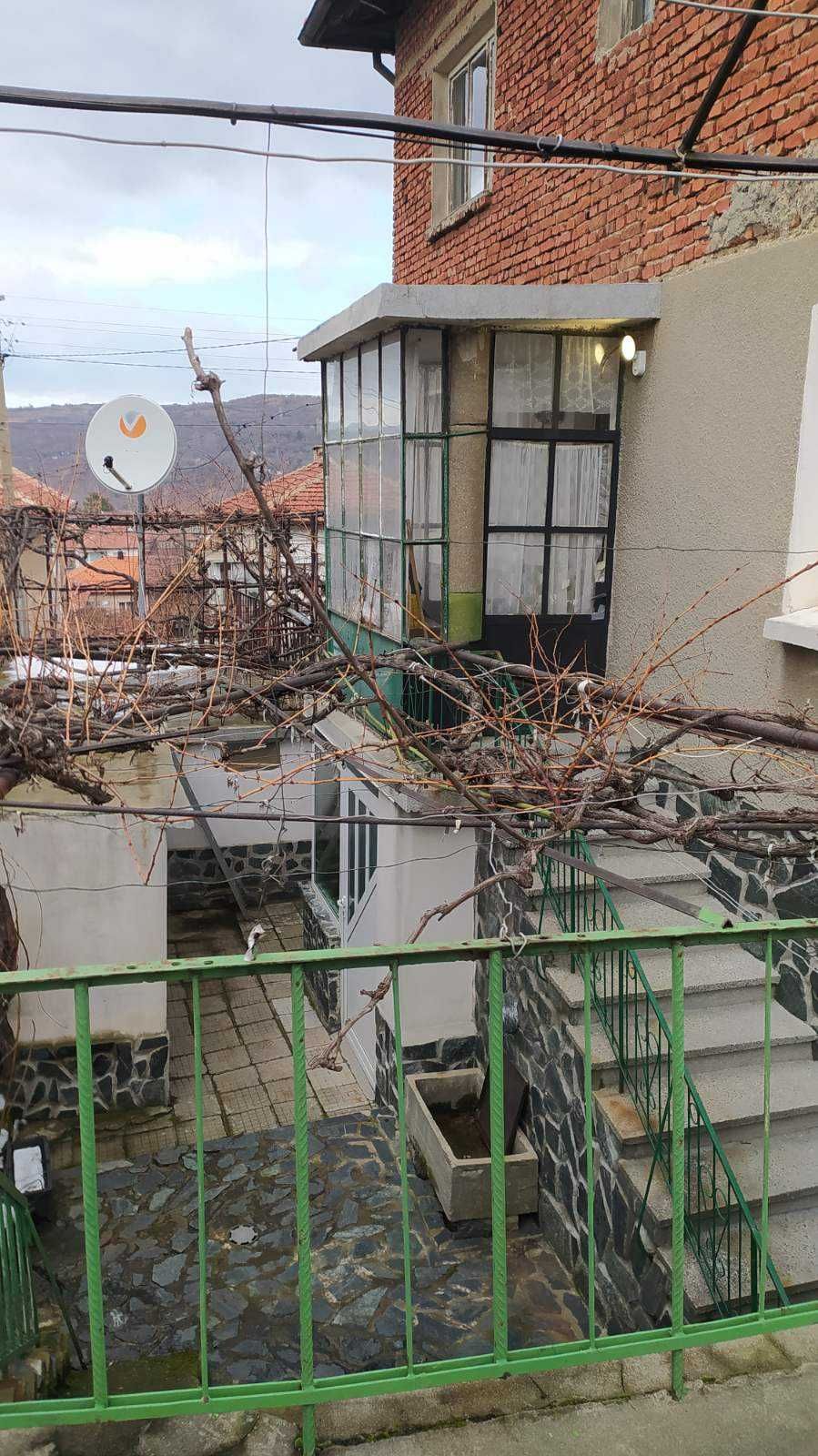 Продавам къща в гр. Дупница