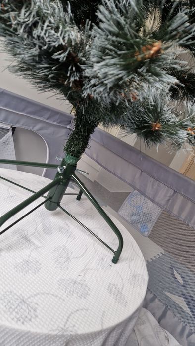 Изкуствена елха с големи иглички