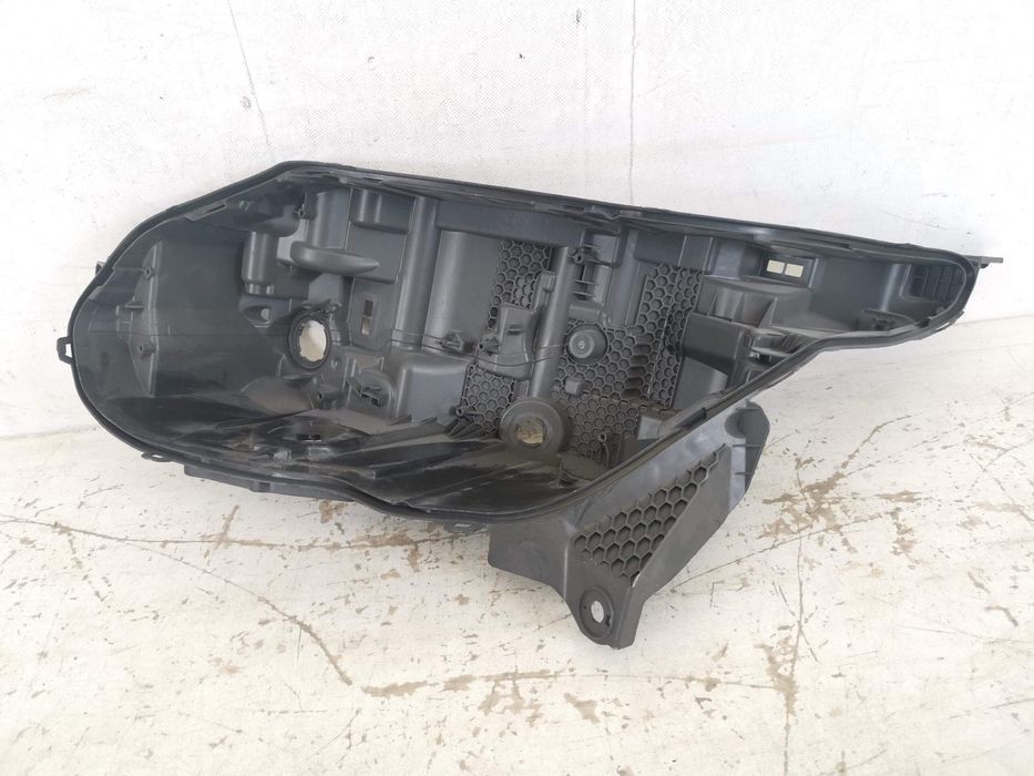 Ляв фар корпус със светодиод / Lqv far korpus sus svetodiod Land Rover