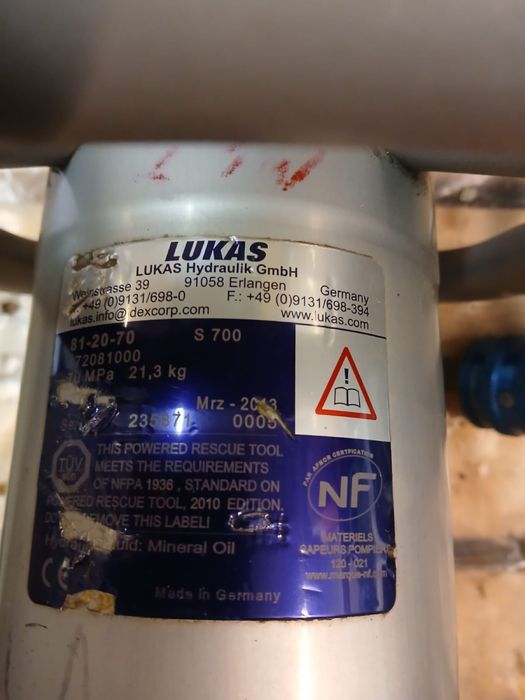 Set descarcerare hidraulică LUKAS – foarfecă + pompă
