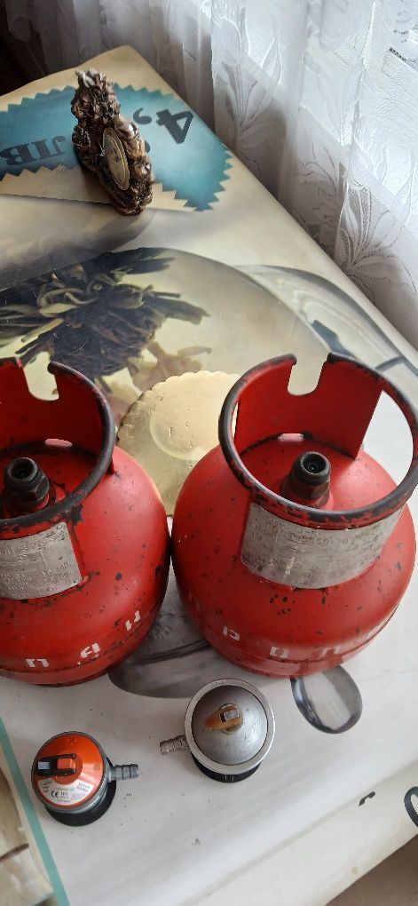 Две газови бутилки  работещи и и два редуцил вентила работещи