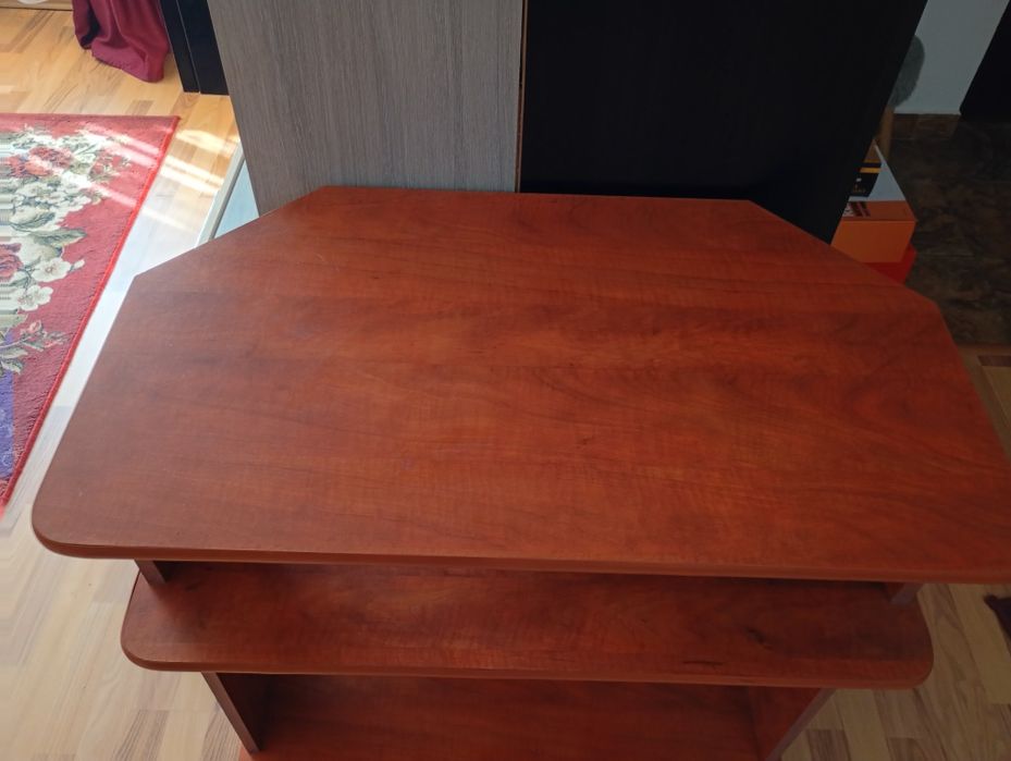 Vând comoda televizor