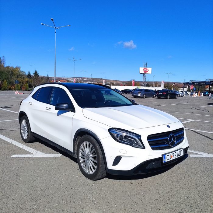 Vand Mercedes GLA 200 benzina.