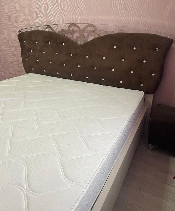 Кровать и пуфик   иииии