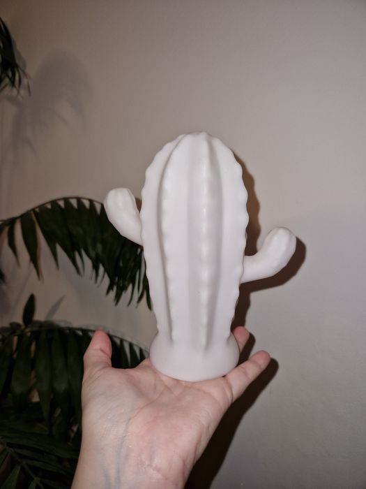 Lampă de veghe în formă de cactus
