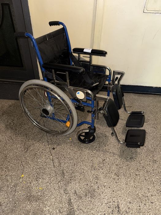 Carut scaun handicap dizabilitati batrani (ca nou)