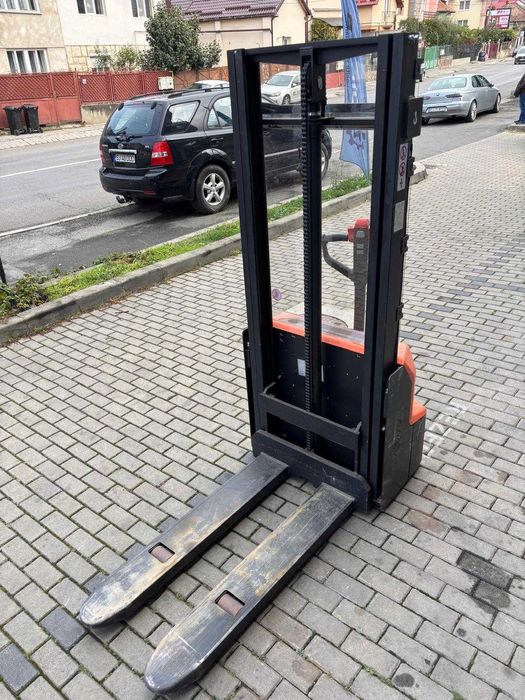 Inchiriem Transpalet electric - ridicare 2,9 m - capacitate 1200 kg