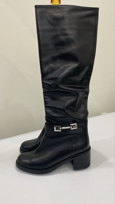 Сапоги на зиму ,натуральная кожа фирмы Sasha Fabiani.