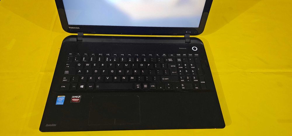 laptop Toshiba satelite i3gen 4 tehnoredactare