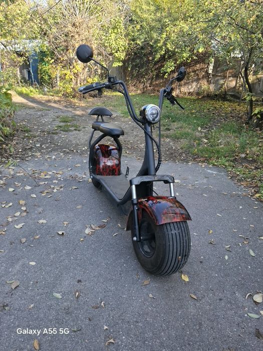 Vând    scuter electric harley