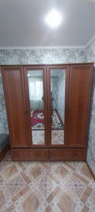 Шкаф платяной в хорошем сост