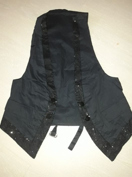 Vestuta cu paiete model 4