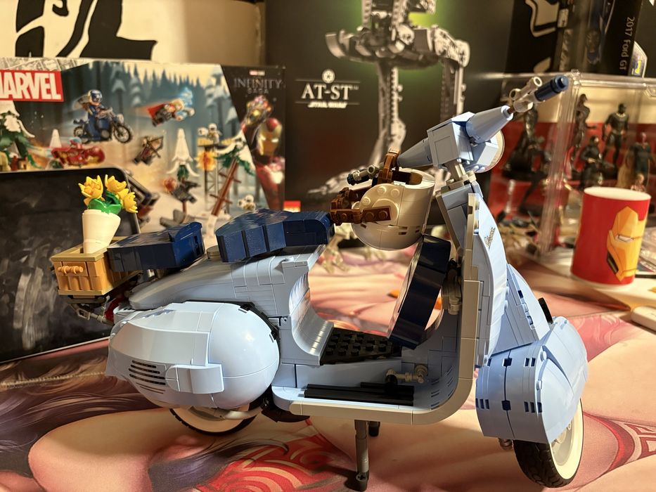 Продавам Lego Icons 10298