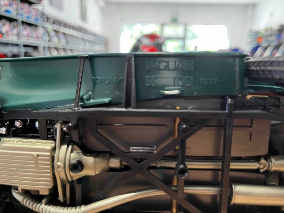 BBURAGO колекционерски модел JAGUAR SS100 ROADSTER 19937г. 1:18