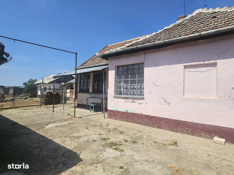 Casă de vânzare în Sânnicolau Român – 30 km de Oradea