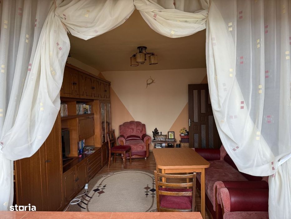Apartament 4 camere decomandat cu 2 balcoane