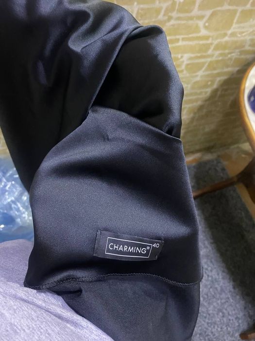 Атласное приталенное платье