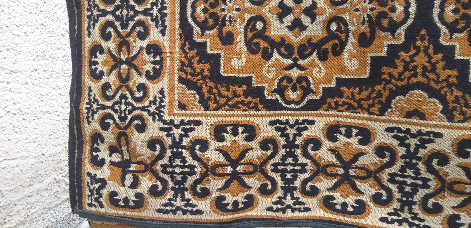 Чисто нов жакардов български килим от 70-те години,оригиналния етикетк