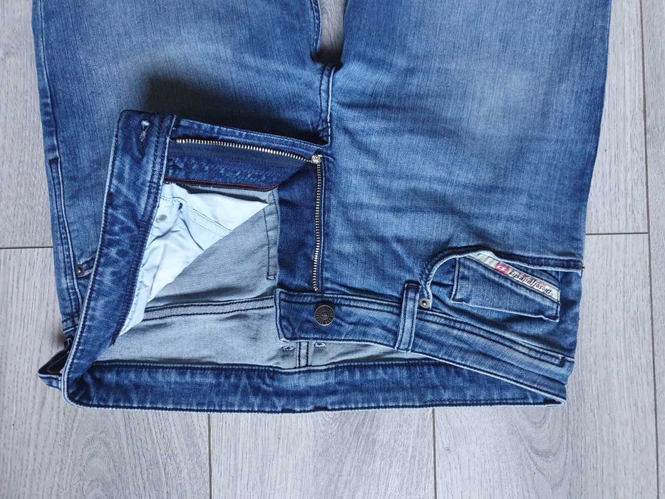 Blugi DIESEL "Sleenker" - Marime W31 L32 (Talie 84 cm)