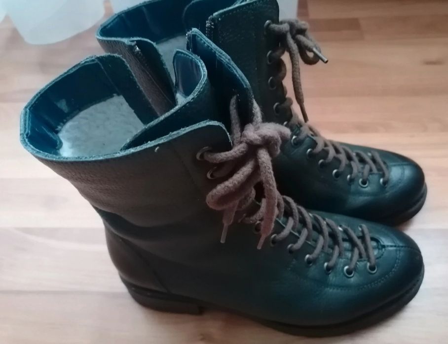 Bocanci piele mărimea 36 cu interior de 23 cm