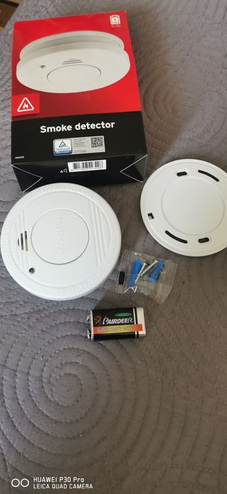 Detector fum cu alarma