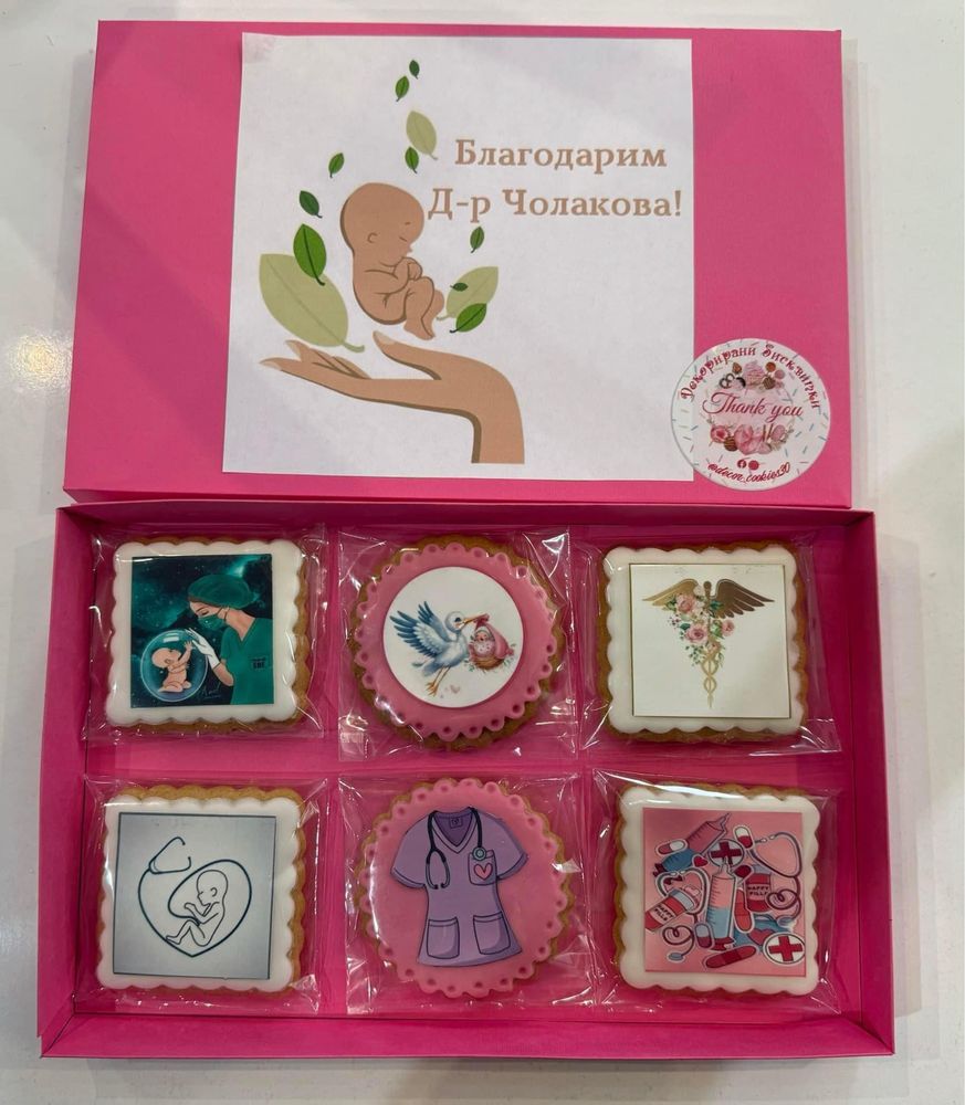 Изработвам ръчно декорирани медени бисквитки