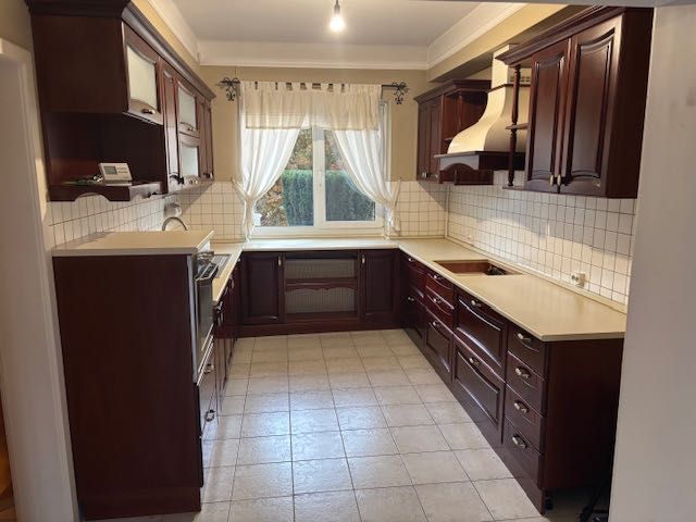 vand mobilier bucatarie exceptional, usi si fronturi lemn masiv !