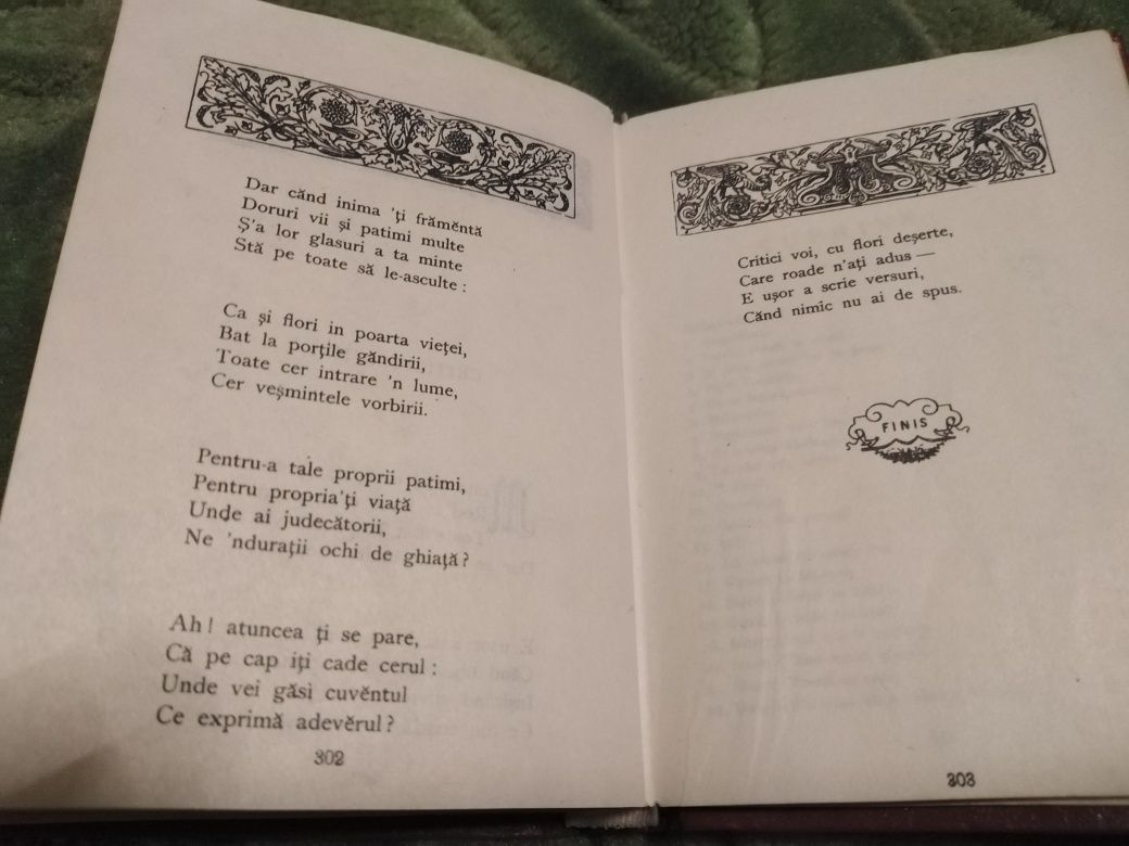 Poesii de Mihai Eminescu, ediție îngrijită de F. Zamfirescu