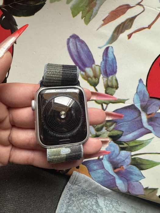 apple watch series 4 with a 44mm aluminium case