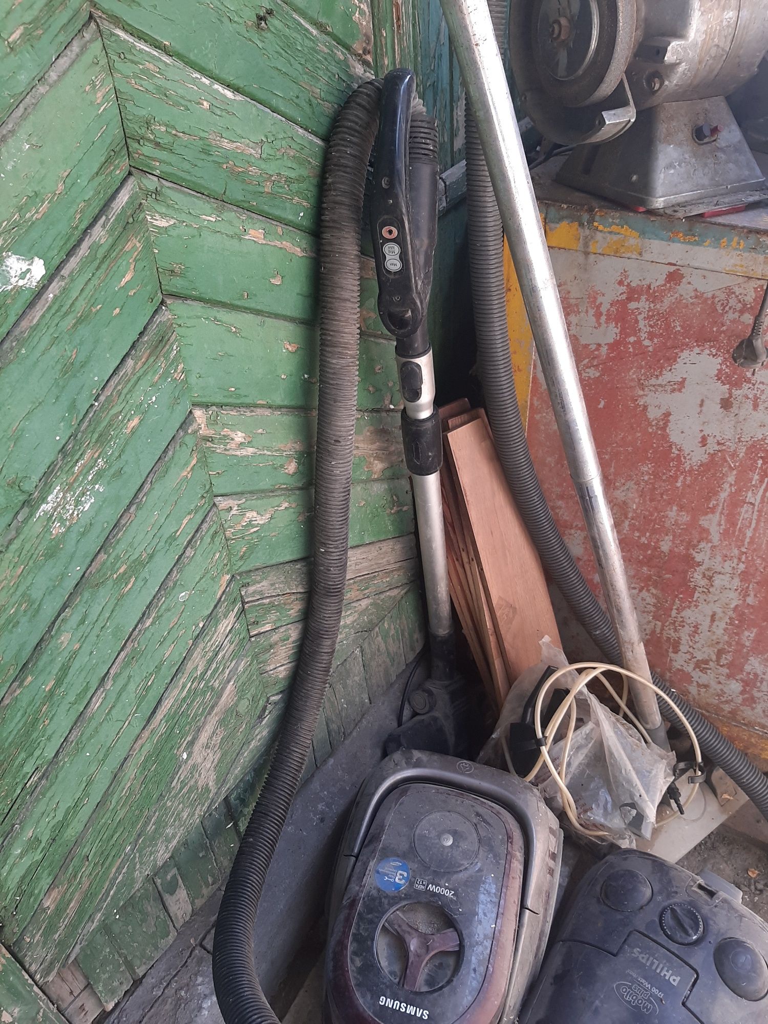 На запчасти два пылесоса