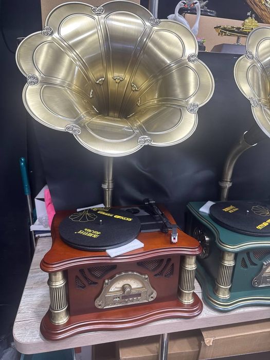 Президентский  Антикварный  Грамафон и патифон  пластиковые падарок д