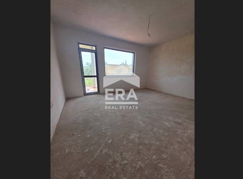 Две триетажни къщи по БДС в село Равна гора област Варна