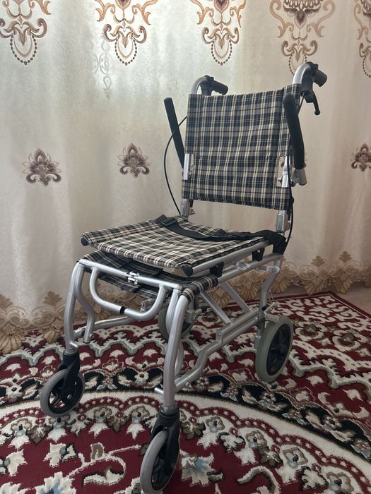 Продам инвалидную коляску