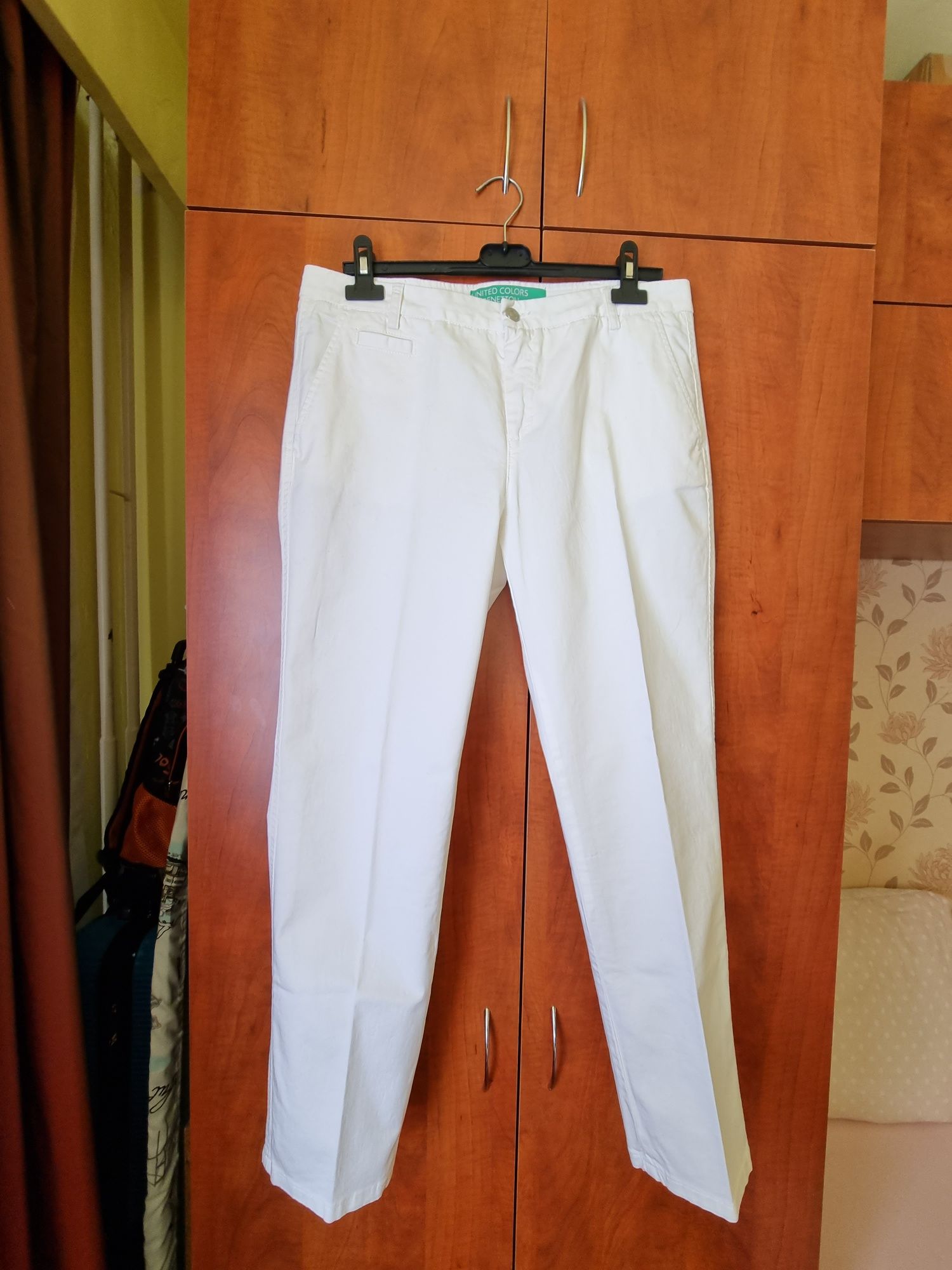 Pantaloni albi United Colors of Benetton