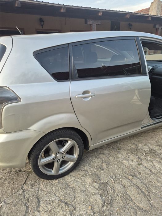 Vînd Toyota corola verso
