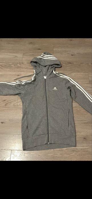 Суитшърт адидас три ленти. Размер xs-s