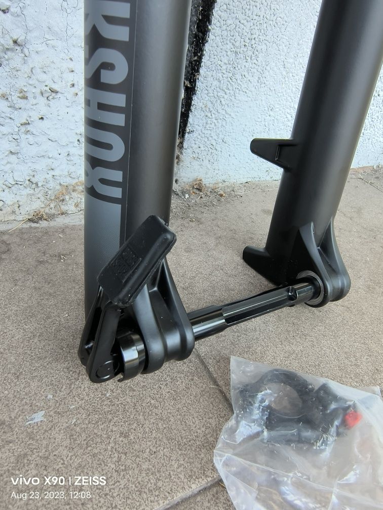 Вилка RockShox  RECON SILVER RL Remote Solo Air 27,5" 140мм.
