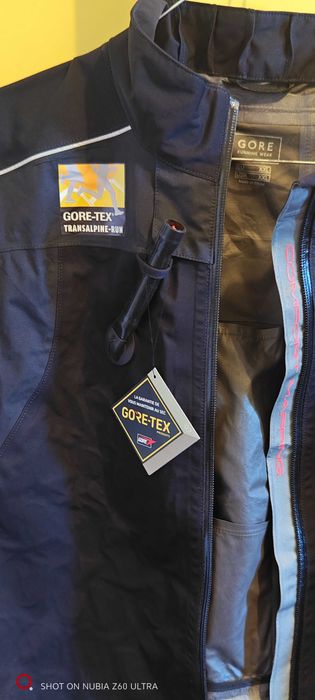 Vând vesta goretex noua L