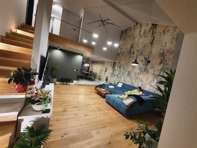 Execut-Renovari-Finisaje-Zugraveli -Tapet-Decorative-Case la Rosu