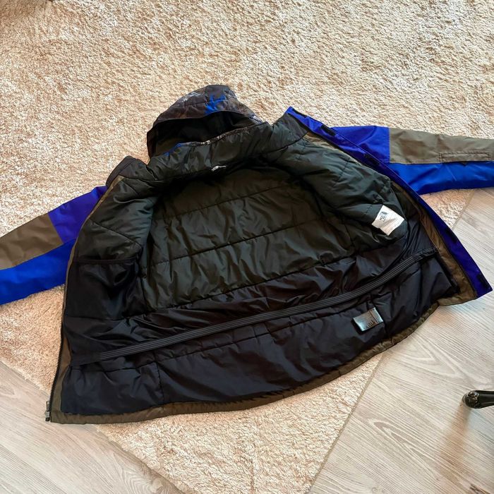 Vand geaca originala The Northface pentru adolescenti 13-14 ani