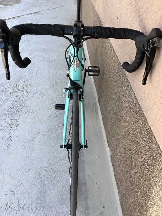 Карбонов шосеен велосипед Bianchi Sprint 105