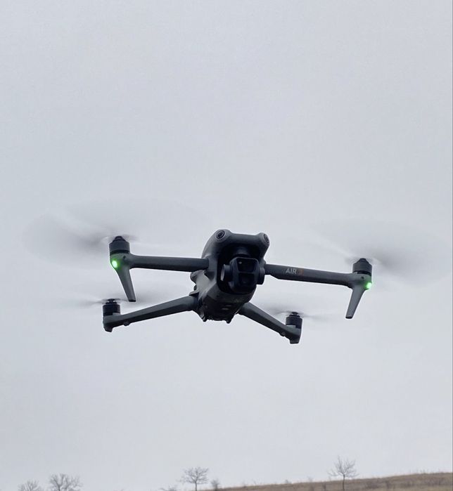 DJI Air 3 Fly More combo cu 3 baterii si controler ch display