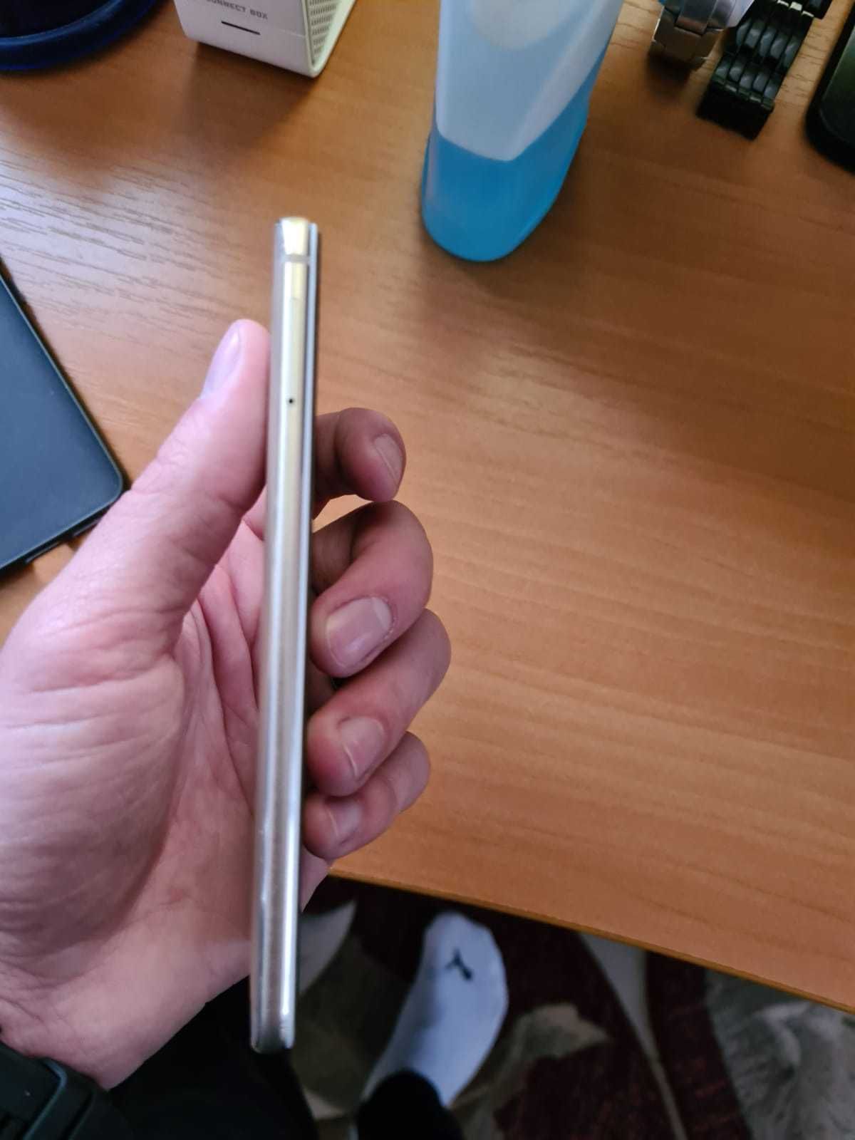 Vând huawei nova