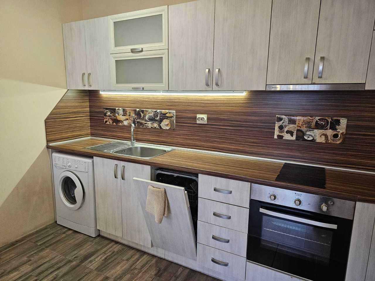 Продава се Двустаен апартамент в Варна, Погреби - 62 кв.м за 2162 €/кв.м - Снимка #3