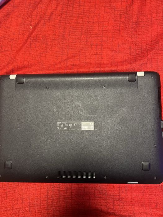 Vand leptop uri 500 lei negociabil,