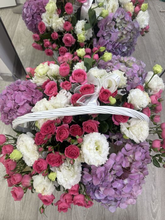 Цветы огромный букет цветов шарик в подорок в форме сердечки