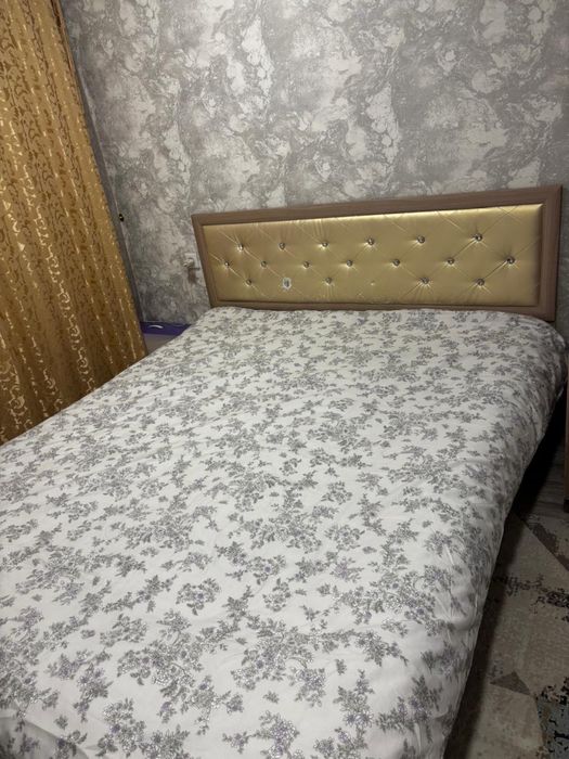 Двухспальная кровать